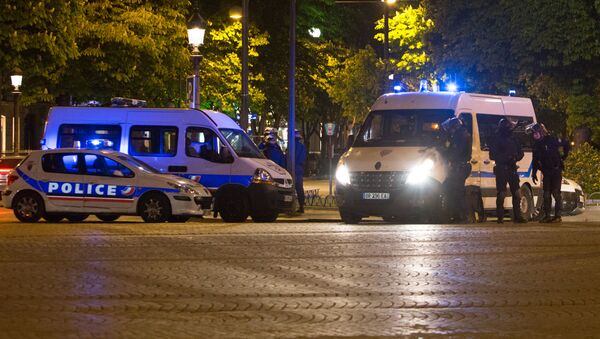 Припадници полиције на месту пуцњаве у Паризу - Sputnik Србија