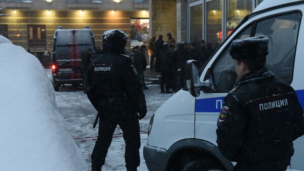 Pripadnici policije na mestu eksplozije u Sankt Peterburgu - Sputnik Srbija