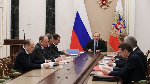 Председник Русије Владимир Путин и стални чланови Савета безбедности Русије - Sputnik Србија