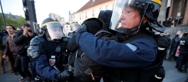 Сукоби демонстраната и полиције у Паризу илустрација - Sputnik Србија