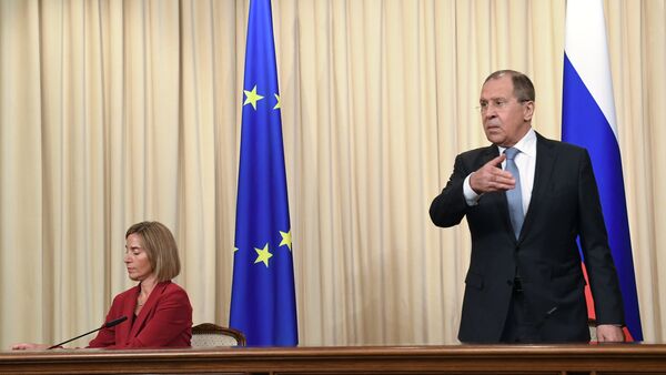 Ministar spoljnih poslova Rusije Sergej Lavrov na zajedničkoj konferenciji za medije sa šeficom evropske diplomatije Federikom Mogerini - Sputnik Srbija