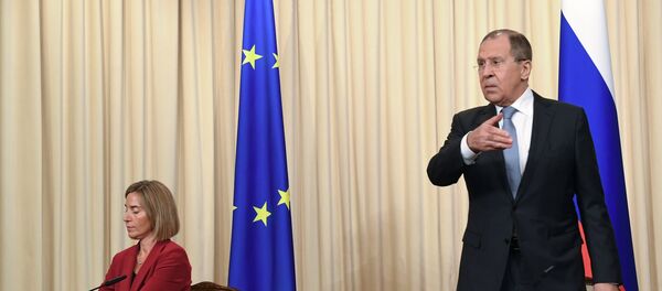 Ministar spoljnih poslova Rusije Sergej Lavrov na zajedničkoj konferenciji za medije sa šeficom evropske diplomatije Federikom Mogerini Ministar spoljnih poslova Rusije Sergej Lavrov na zajedničkoj konferenciji za medije sa šeficom evropske diplomatije Federikom Mogerini - Sputnik Srbija