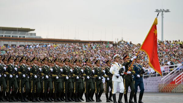 Војници Кинеске народне армије марширају током пробе за војну параду у Пекингу. - Sputnik Србија