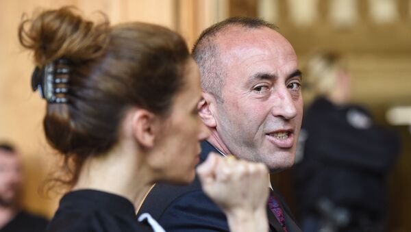 Ramuš Haradinaj sa svojom advokaticom u sudnici u Kolmaru - Sputnik Srbija