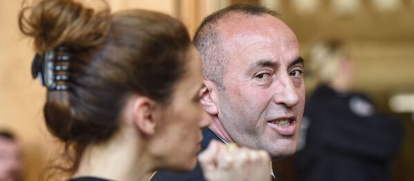 Ramuš Haradinaj sa svojom advokaticom u sudnici u Kolmaru Ramuš Haradinaj sa svojom advokaticom u sudnici u Kolmaru - Sputnik Srbija