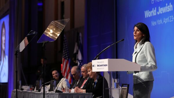 Predstavnica SAD u Ujedinjenim nacijama Niki Hejli govori na Svetskom jevrejskom kongresu u Njujorku - Sputnik Srbija