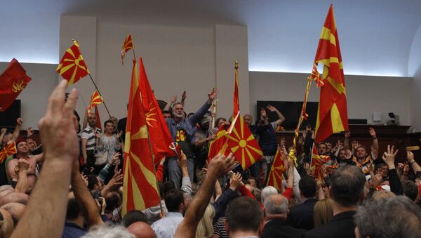 Демонстранти улазе у македонски парламент у Скопљу - Sputnik Србија
