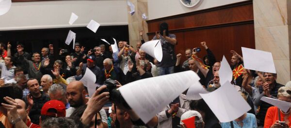 Упад демонстраната у зграду Собрања у Скопљу - Sputnik Србија