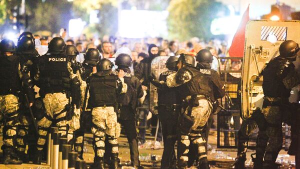 Македонска полиција блокирала улице близу зграде парламента - Sputnik Србија