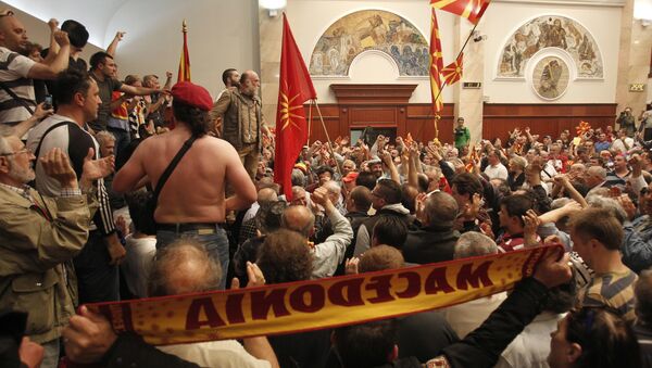 Demonstranti ulaze u makedonski parlament u Skoplju - Sputnik Srbija