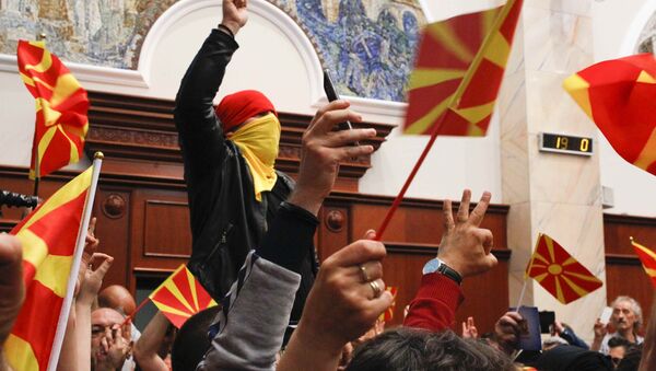 Demonstranti ulaze u makedonski parlament u Skoplju - Sputnik Srbija