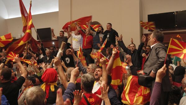 Demonstranti u makedonskom sobranju u Skoplju - Sputnik Srbija