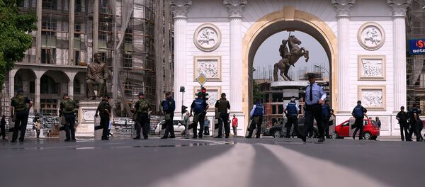 Македонска полиција распоређена испред зграде Собрања у Скопљу, 28. април 2017. - Sputnik Србија