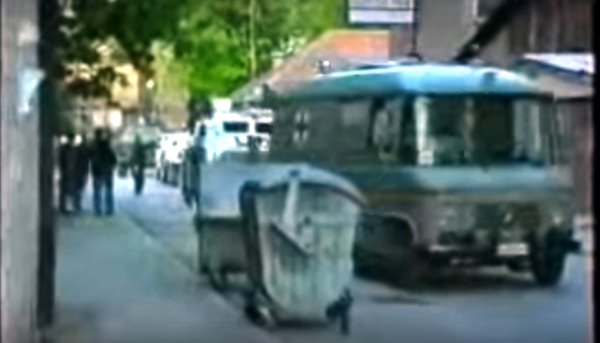 Случајно сам био поред тог возила, био сам претпостављени доктору Радуловићу, он ми је рекао, шефе, уђите у санитет, Ковачевић се присећа уласка у возило које му је можда сачувало главу у Добровољачкој. Случајно сам био поред тог возила, био сам претпостављени доктору Радуловићу, он ми је рекао, шефе, уђите у санитет, Ковачевић се присећа уласка у возило које му је можда сачувало главу у Добровољачкој. - Sputnik Србија