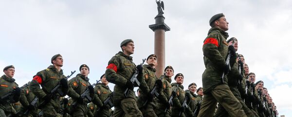 Војници на проби војне параде, посвећене 72-годишњици Дана победе у Санкт Петербургу Војници на проби војне параде, посвећене 72-годишњици Дана победе у Санкт Петербургу - Sputnik Србија
