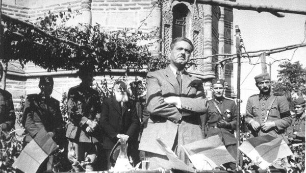 Zbor u okupiranom Kruševcu organizovan od kvislinške vlade 16. avgusta 1943. Govori Dimitrije Ljotić. - Sputnik Srbija
