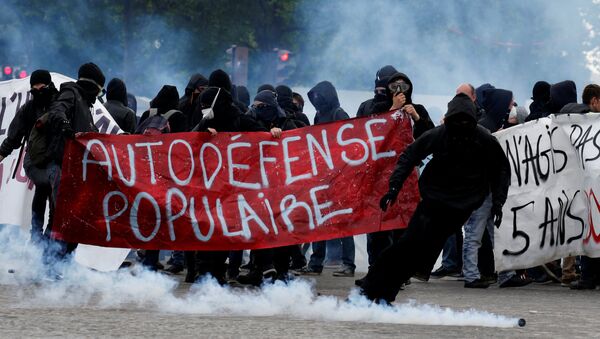Protest u Parizu povodom Međunarodnog praznika rada - Sputnik Srbija