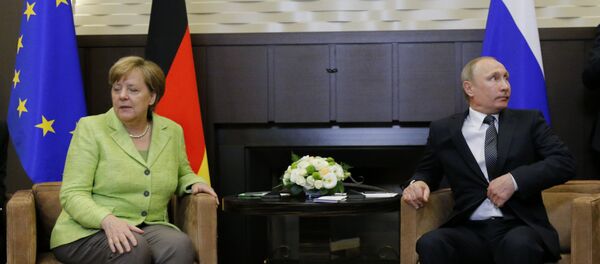 Predsednik Rusije Vladimir Putin i nemačka kancelarka Angela Merkel tokom sastanka u Sočiju - Sputnik Srbija