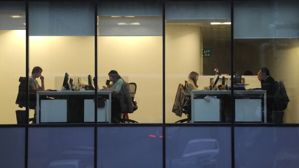 Радници у канцеларијама једне московске фирме - Sputnik Србија