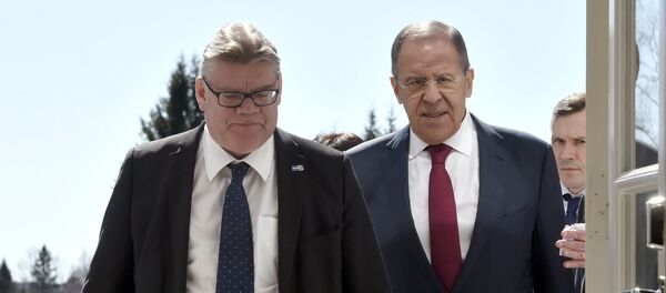 Министри спољних послова Финске и Русије Тимо Соини и Сергеј Лавров пре састанка Министри спољних послова Финске и Русије Тимо Соини и Сергеј Лавров пре састанка - Sputnik Србија