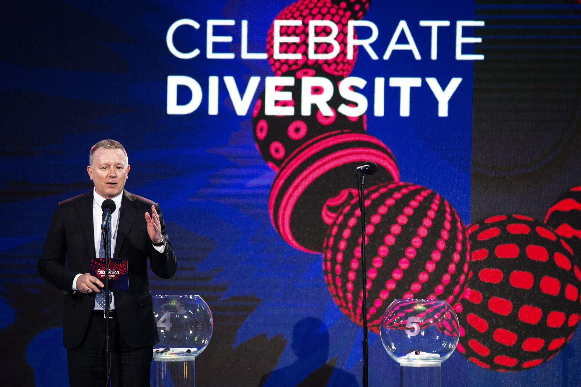 Извршни директор Песме Евровизије 2017. Јон Ола Санд на жребању у Кијеву Извршни директор Песме Евровизије 2017. Јон Ола Санд на жребању у Кијеву - Sputnik Србија, 1920, 17.09.2025