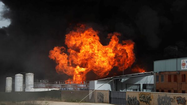 Пожар у индустријском парку у близини Мадрида. - Sputnik Србија