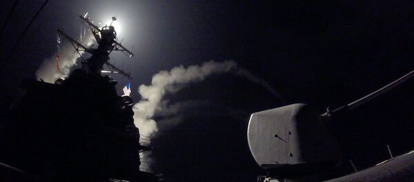 In this image provided by the U.S. Navy, the guided-missile destroyer USS Porter (DDG 78) launches a tomahawk land attack missile in the Mediterranean Sea, Friday, April 7, 2017. - Sputnik Србија