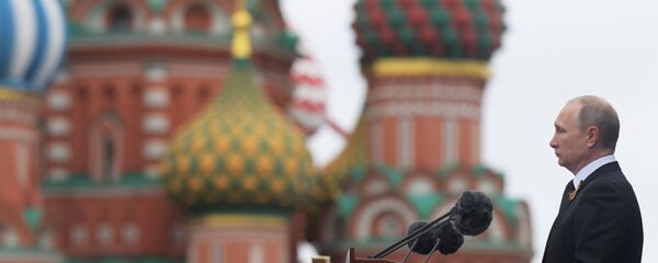 Председник Русије Владимир Путин на паради поводом 72. годишњице победе у Великом отаџбинском рату, на Дан победе, 9. мај 2017. Председник Русије Владимир Путин на паради поводом 72. годишњице победе у Великом отаџбинском рату, на Дан победе, 9. мај 2017. - Sputnik Србија