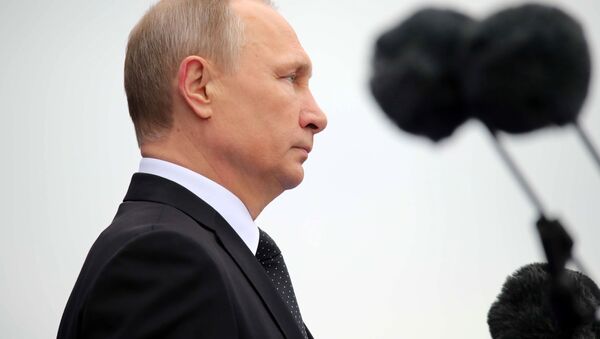 Predsednik Rusije Vladimir Putin na paradi povodom 72. godišnjice pobede u Velikom otadžbinskom ratu, na Dan pobede, 9. maj 2017. - Sputnik Srbija