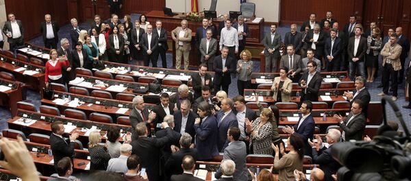 Скупштина Македоније, у средини Таљат Џафери и Зоран Заев - Sputnik Србија