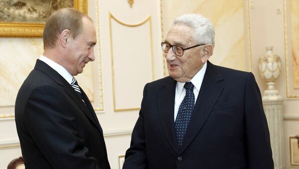 Vladimir Putin i Henri Kisindžer - Sputnik Srbija