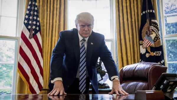 Predsednik SAD Donald Tramp u Ovalnom kabinetu - Sputnik Srbija