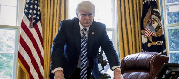 Председник САД Доналд Трамп у Овалном кабинету - Sputnik Србија