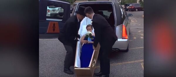 Долазак на матуру у мртвачком ковчегу Долазак на матуру у мртвачком ковчегу - Sputnik Србија