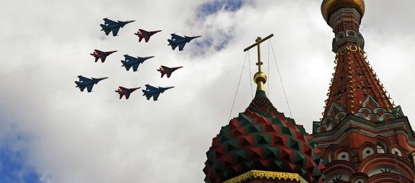 Вишенаменски ловци Су-30СМ и МиГ-29 на Црвеном тргу - Sputnik Србија