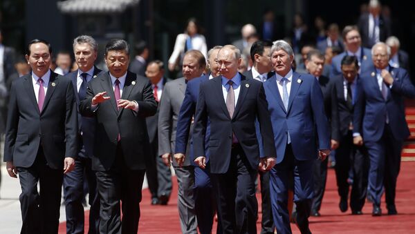 Кинески председник Си Ђинпинг и председник Русије Владимир Путин на Форуму Један појас - један пут у Пекингу - Sputnik Србија