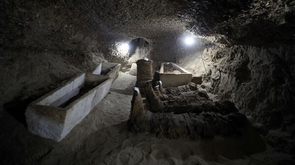 Мумије у новооткривеним гробницама у Египту - Sputnik Србија
