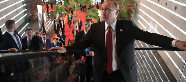 Председник Русије Владимир Путин на форуму у Пекингу Председник Русије Владимир Путин на форуму у Пекингу - Sputnik Србија