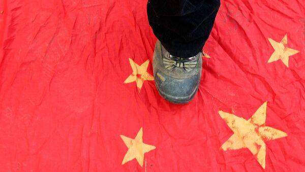 Нога на кинеској застави - Sputnik Србија