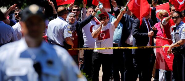 Сукоб присталица и противника Ердогана у Вашингтону Сукоб присталица и противника Ердогана у Вашингтону - Sputnik Србија