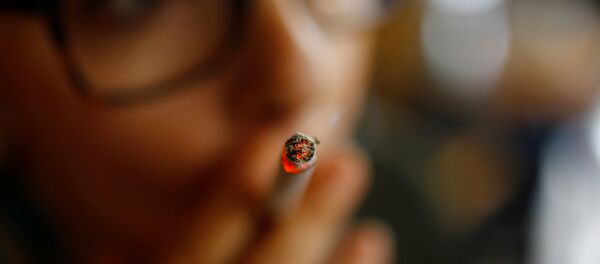 Пушење Пушење - Sputnik Србија