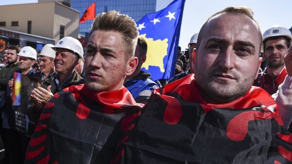 Албанаци на протесту против  хапшења Рамуша Харадинаја - Sputnik Србија