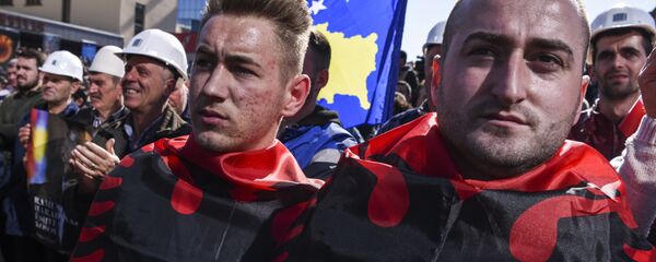 Албанаци на протесту против  хапшења Рамуша Харадинаја - Sputnik Србија