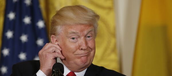 Predsednik SAD Donald Tramp tokom zajedničke konferencije za medije nakon sastanka sa kolumbijskim predsednikom Huanom Manuelom Santosem - Sputnik Srbija