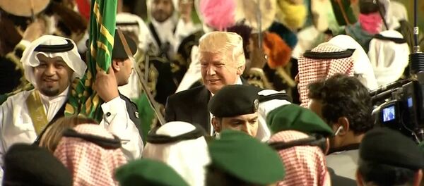 Амерички председник Доналд Трамп играо са мачем на церемонији у Ријаду - Sputnik Србија
