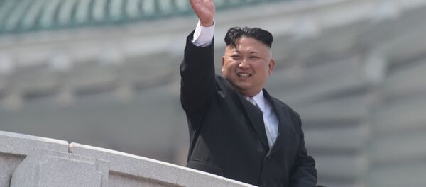Lider Severne Koreje Kim Džong Un tokom vojne parade na proslavi 105. rođendana Kim Il Sunga, osnivača Severne Koreje - Sputnik Srbija