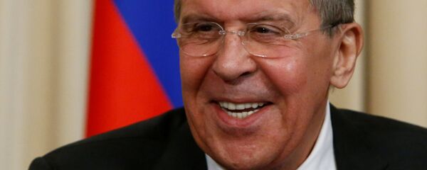 Министар спољних послова Русије Сергеј Лавров смеје се током конференције за медије са Федериком Могерини у Москви - Sputnik Србија