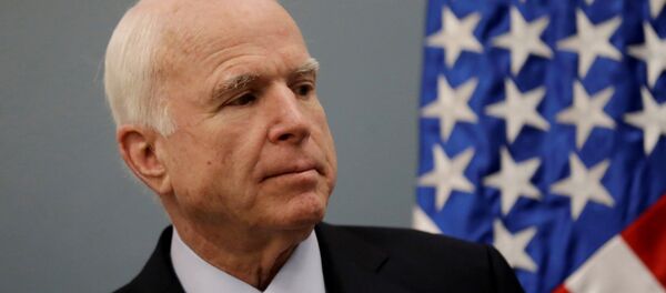 Амерички сенатор Џон Мекејн на конференцији за медије у Мексико Ситију - Sputnik Србија