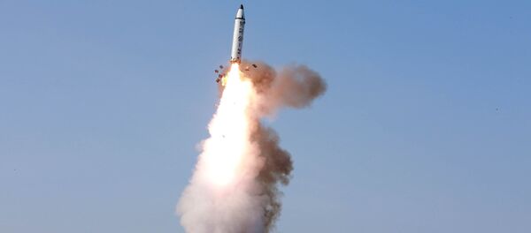 Севернокорејска балистичка ракета земља—земља „пукгуксонг 2“ Севернокорејска балистичка ракета земља—земља „пукгуксонг 2“ - Sputnik Србија