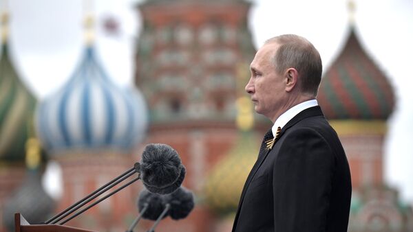 Predsednik Rusije Vladimir Putin na vojnoj paradi za Dan pobede u Moskvi - Sputnik Srbija
